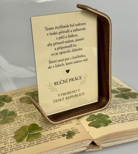 Obrázek z Pravý čtyřlístek babičce pro štěstí s věnováním v dřevěném design rámečku v dárkovém balení 